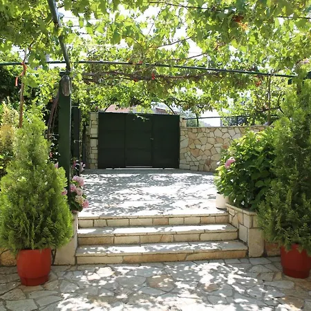 La Casa Di Nonna Daire Qeparo