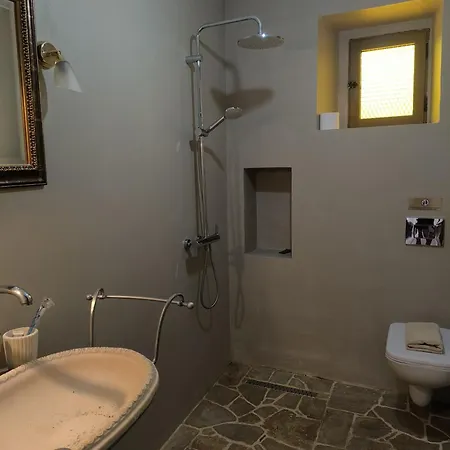 La Casa Di Nonna Daire Qeparo